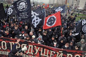 Russian fascists, brandishing the “White Power” symbol, hold a large march in Moscow. The capitalist counterrevolution that destroyed the USSR has led to the terrifying growth of fascist forces in Ukraine, Russia and other ex-Soviet republics. 