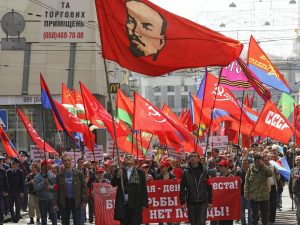 Kharkiv, May 2014: Communist flags and emblems at the May Day rally. It is Ukraine’s ethnically integrated, industrial cities like Kharkiv and Dnipropetrovsk where a class struggle movement uniting workers across ethnic and linguistic lines could take hold and spearhead the struggle for socialist revolution throughout Ukraine