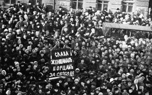 Russia, International Women’s Day, 1917: Mainly female textile workers go on strike for bread sparking a general strike and the toppling of the Tsar. The resulting revolutionary period that was opened up culminated half a year later in the October Socialist Revolution. The banner reads “Glory to the Women Fighters for Freedom!”